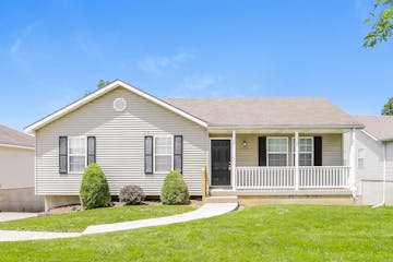 1024 NE Queens Ct. Lees Summit, MO 64064